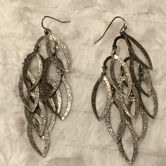 New silver earrings - Picture 2 of 3